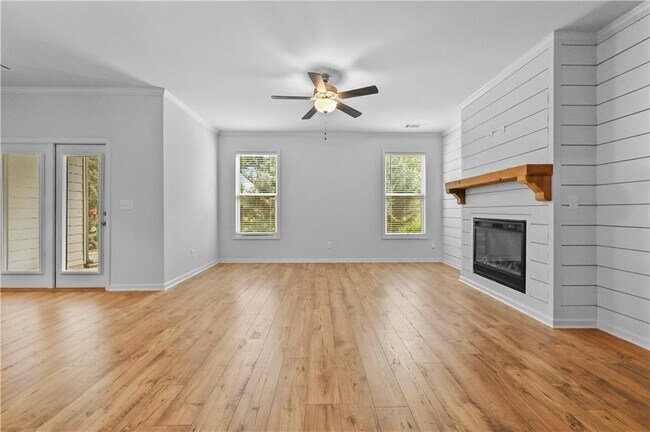 Building Photo - 5615 Parkview Ln