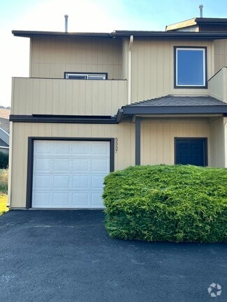 Building Photo - 5557 Glenridge Way