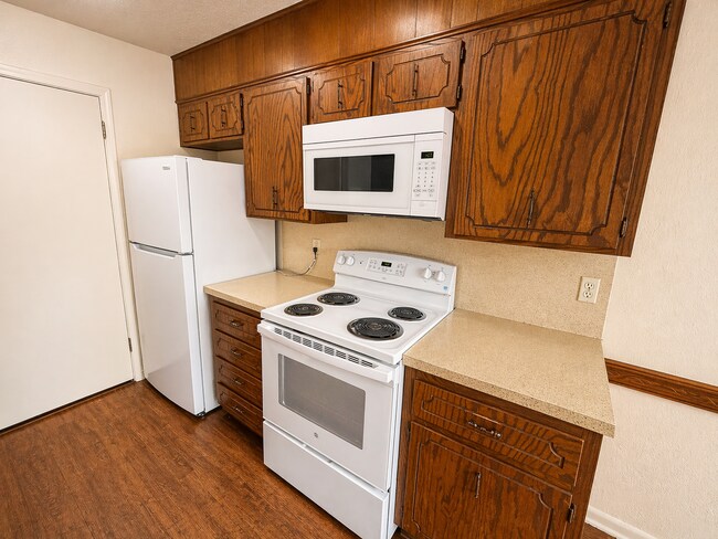 Building Photo - 3002 Chaucer Dr