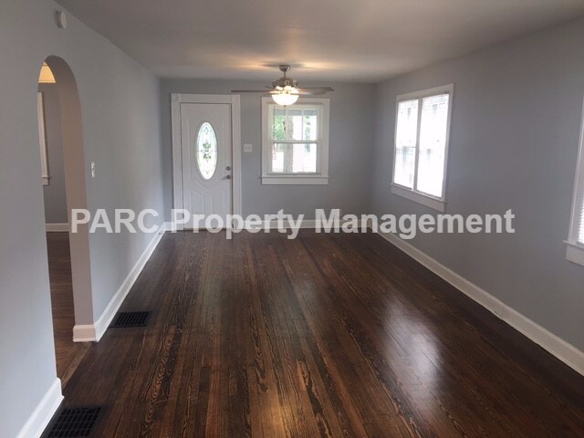 Foto del edificio - 4620 Caroline Ave