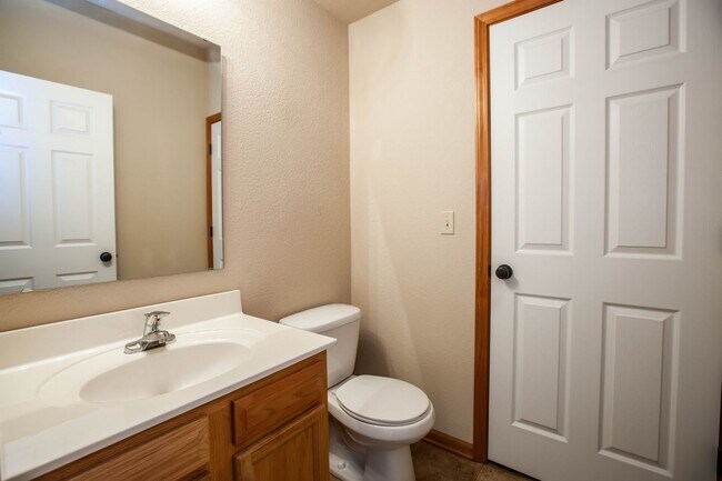 Building Photo - 3D Tour Available - Open Floor Plan + Pres...