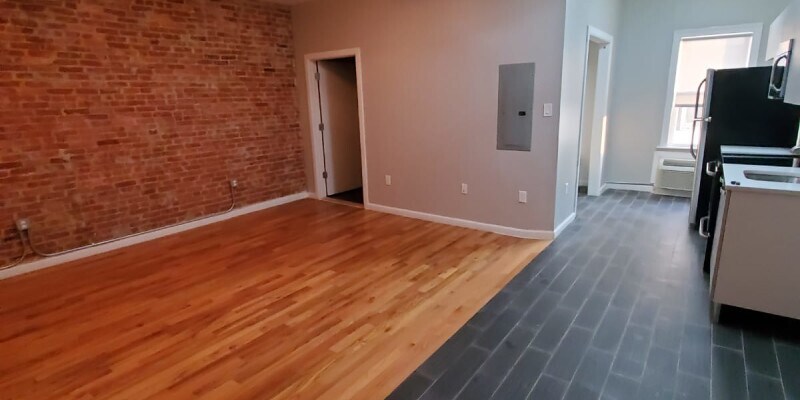 Primary Photo - 231 e north ave