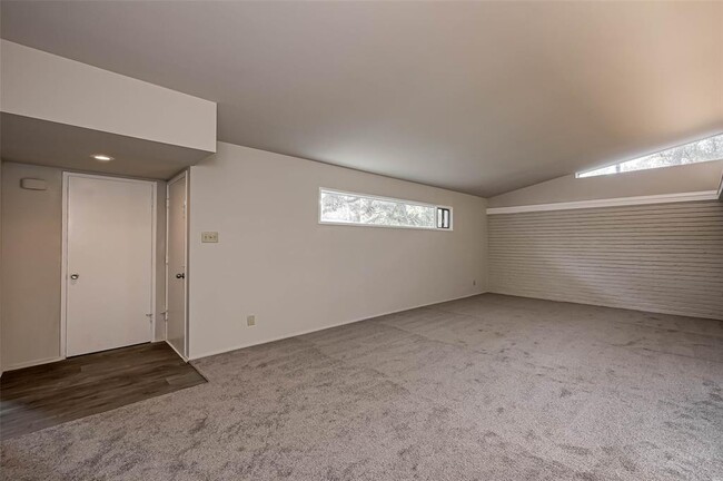 Building Photo - 518 Gingham Dr