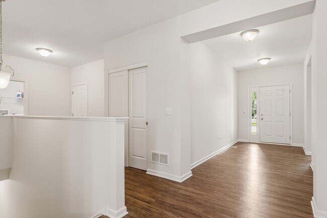 Building Photo - 108 Telluride Ln