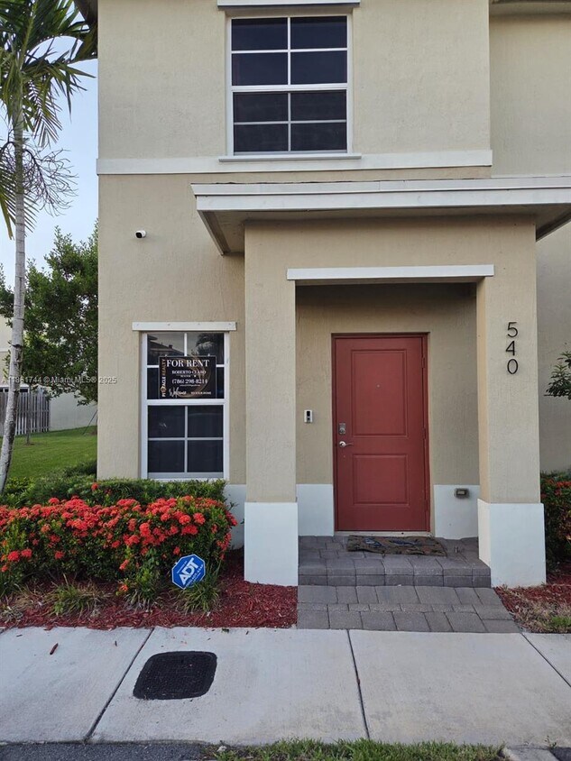 Foto principal - 540 NE 5th Terrace