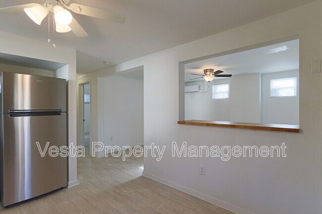 Foto del edificio - 131 Moody Ave