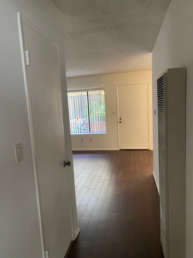 Foto del edificio - 3414 Jasmine Ave