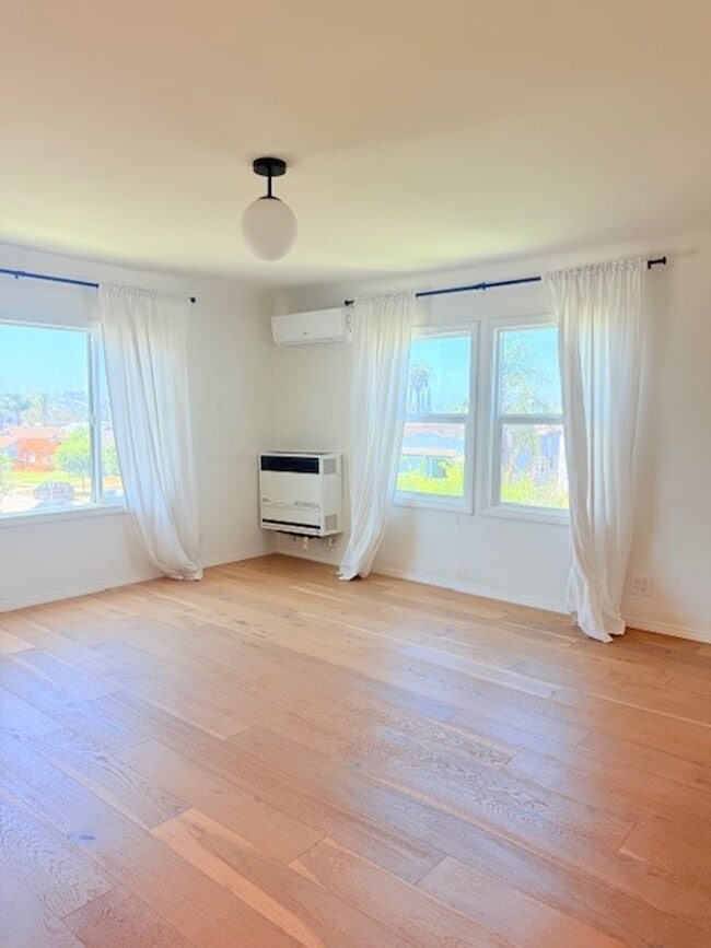 Building Photo - 1/2 OFF FIRST MONTH! BEAUTIFUL & SPACIOUS ...