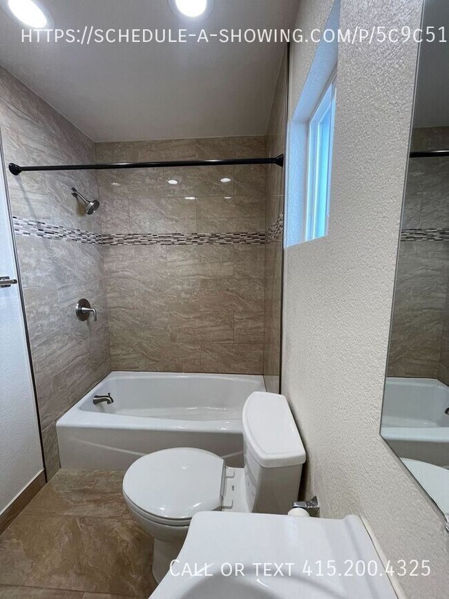 Building Photo - Beautiful 3 Bedroom Home in Monterey Avail...
