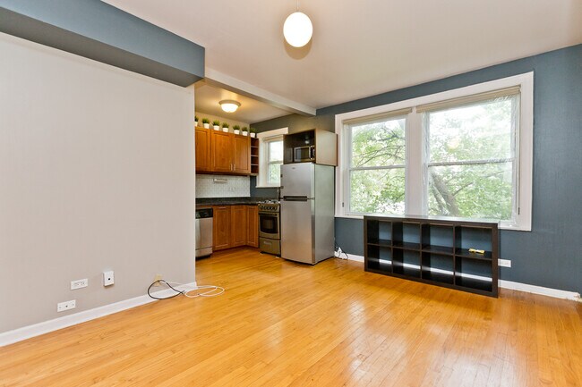 Foto del edificio - 4240 N Clarendon Ave