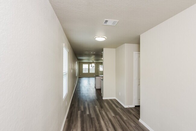 Building Photo - 8944 Yorkshire Way