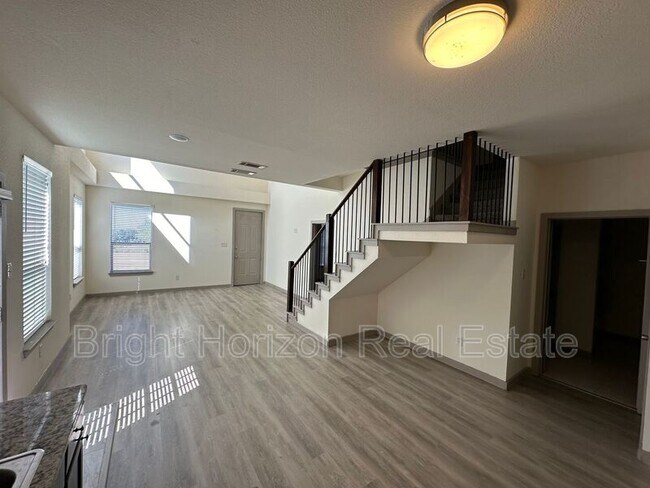 Building Photo - 3629 Valley Vista Dr