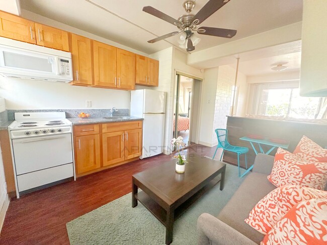 Building Photo - $500 1st Month Rent Special! Recently Upda...