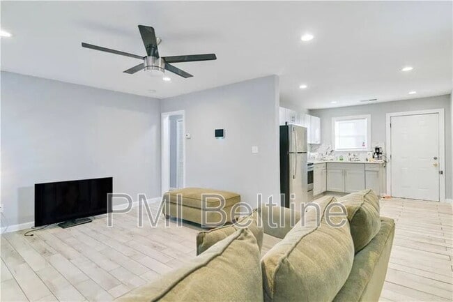 Building Photo - 1408 Lyle Ave