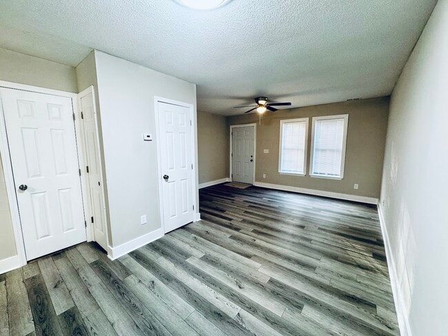 Building Photo - 8112 Farmlea Cir