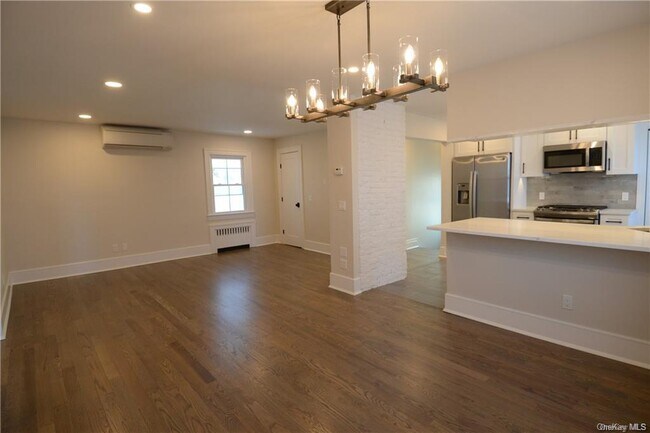 Building Photo - 137 Hillside Pl