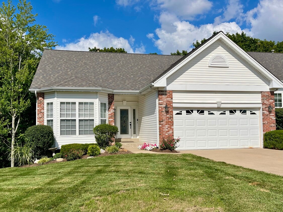 Foto principal - 1359 Pine Bluff Dr