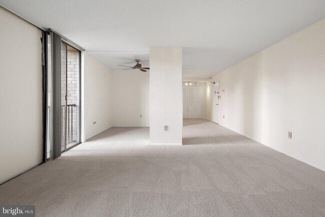 Foto del edificio - 4600 S Four Mile Run Dr