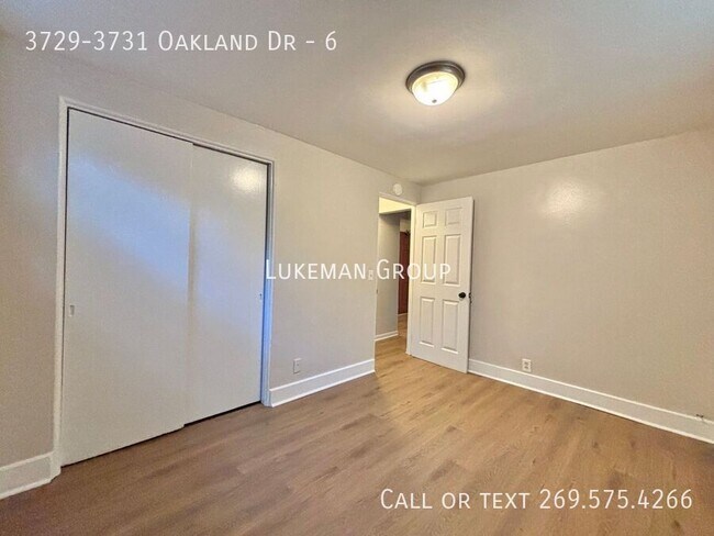 Foto del edificio - 3729-3731 Oakland Dr-6