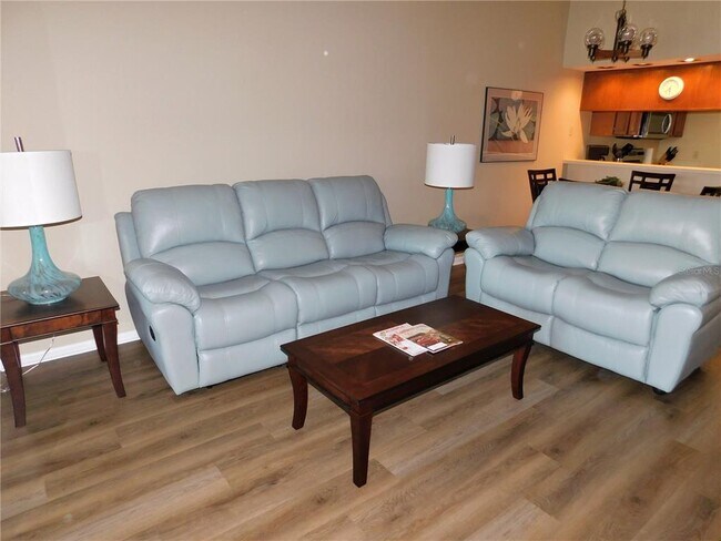 Building Photo - 250 Woodlake Wynde