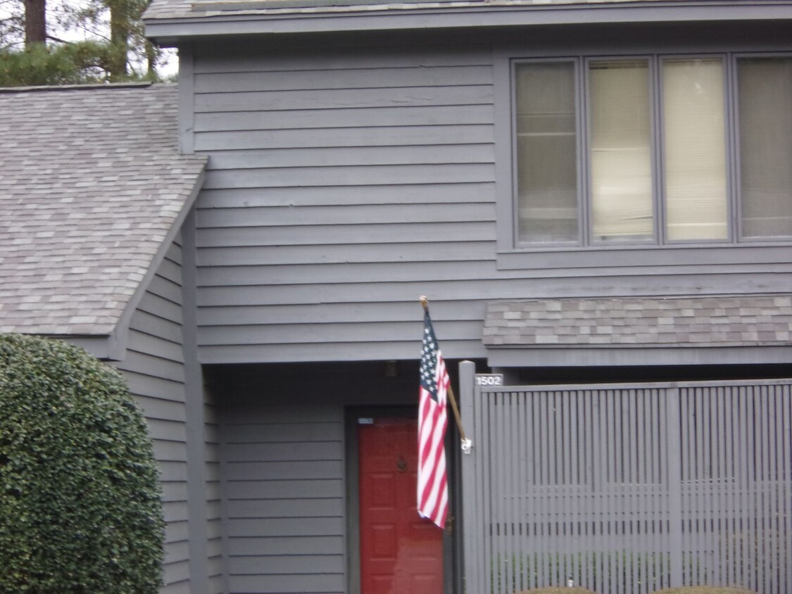 Primary Photo - 1502 Sherbrooke Cir