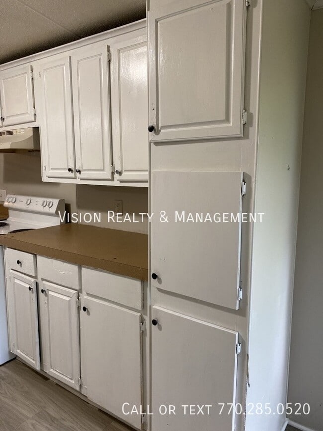 Building Photo - 54 Crest Road