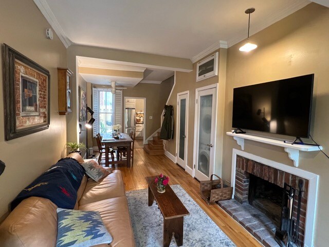 Sala de estar - 1255 F St NE