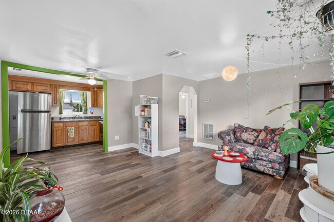 Building Photo - 277 Debary Dr
