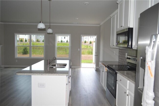 Foto del edificio - 5332 Fox Hl Ln