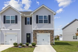 Building Photo - 3610 Sedge Dr