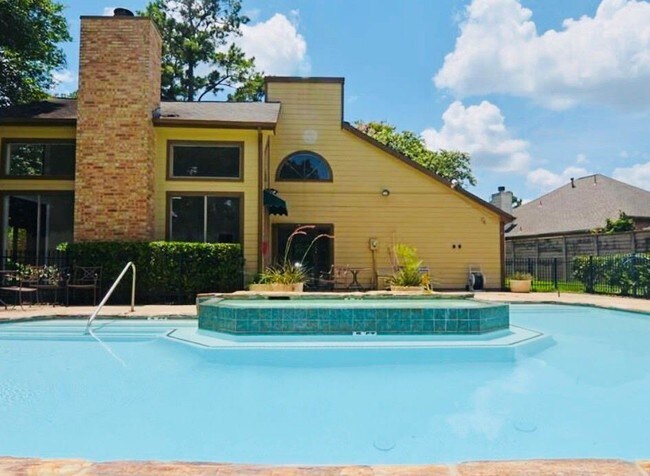 Foto del edificio - 16800 Sugar Pine Dr