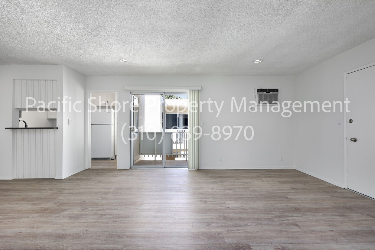 Foto principal - 868 N West Knoll Dr