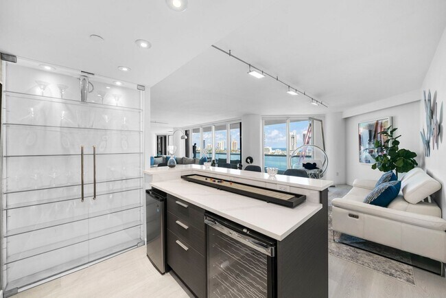 Building Photo - 2600 E Island Blvd