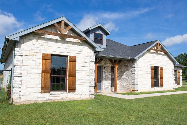 Building Photo - 104 Sun Valley Ln