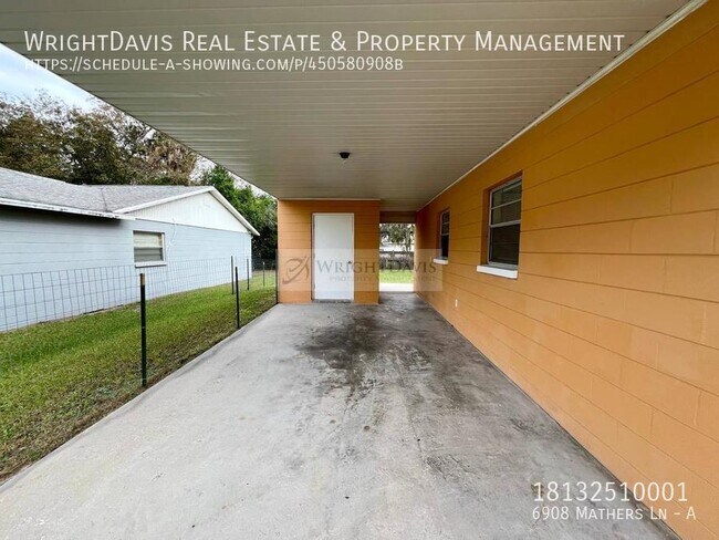 Foto del edificio - Charming 2/1 Duplex in Riverview!