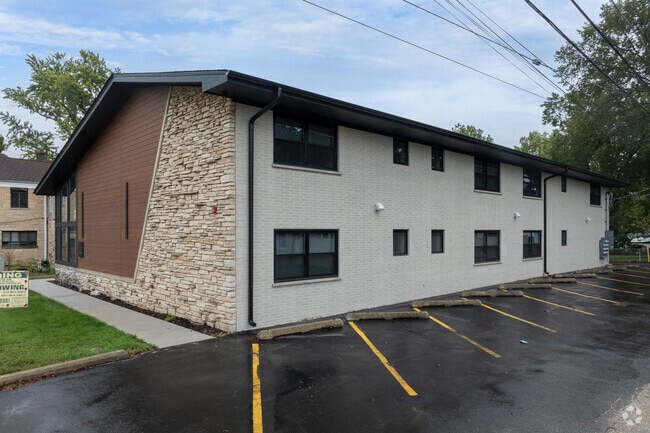 Imagen alternativa de la comunidad - 33 W Naperville Rd