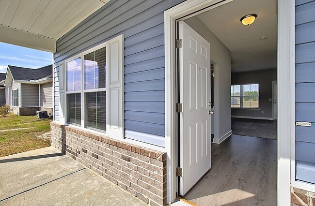 Building Photo - 566 Burke Dr