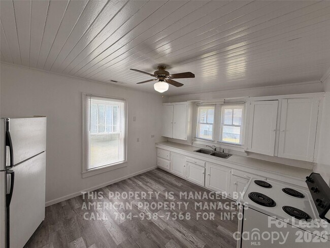 Foto del edificio - 1604 Carolina Ave