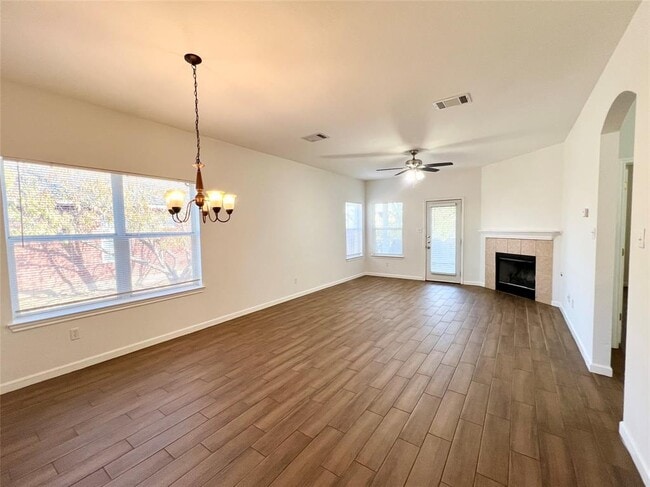 Building Photo - 804 N Creek Blvd