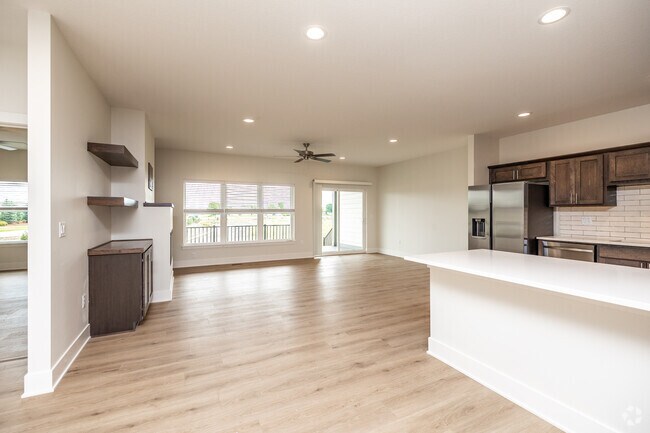 4BR, 3BA - 2.400 pies cuadrados - Platinum Pointe Townhomes