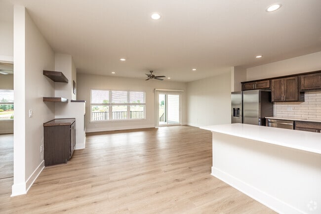 4BR, 3BA - 2,400 SF - Platinum Pointe Townhomes