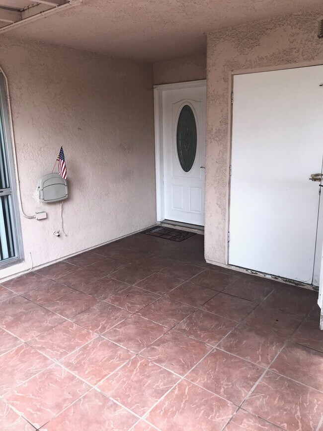 travertine entrance patio - 2234 Via Puerta