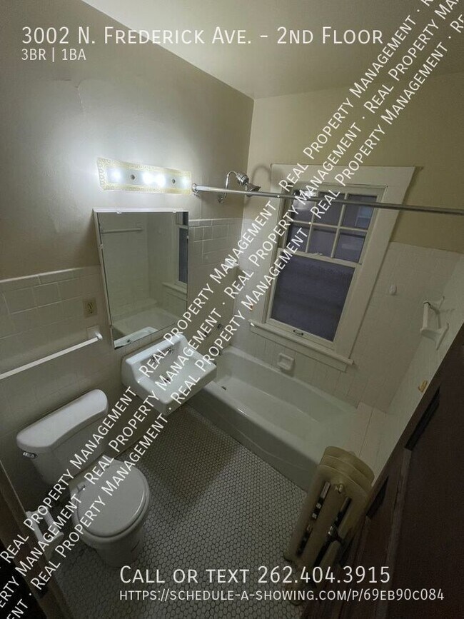 Building Photo - Remodeled Three Bedroom Upper Duplex