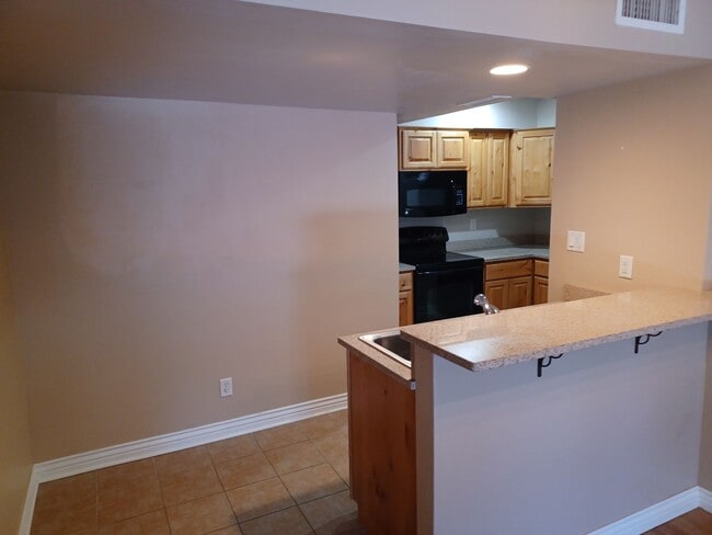 Building Photo - 3200 S Litzler Dr