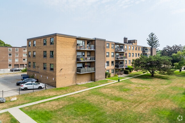 Building Photo - Donway