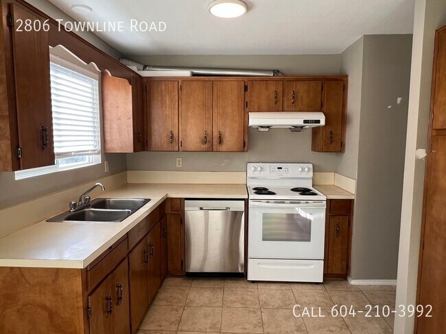 Photo du bâtiment - Large Full Home with Two Kitchens
