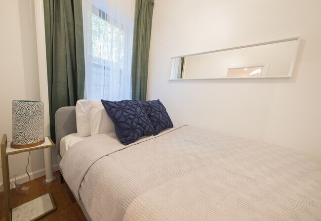 Foto del edificio - 317 E 75th St