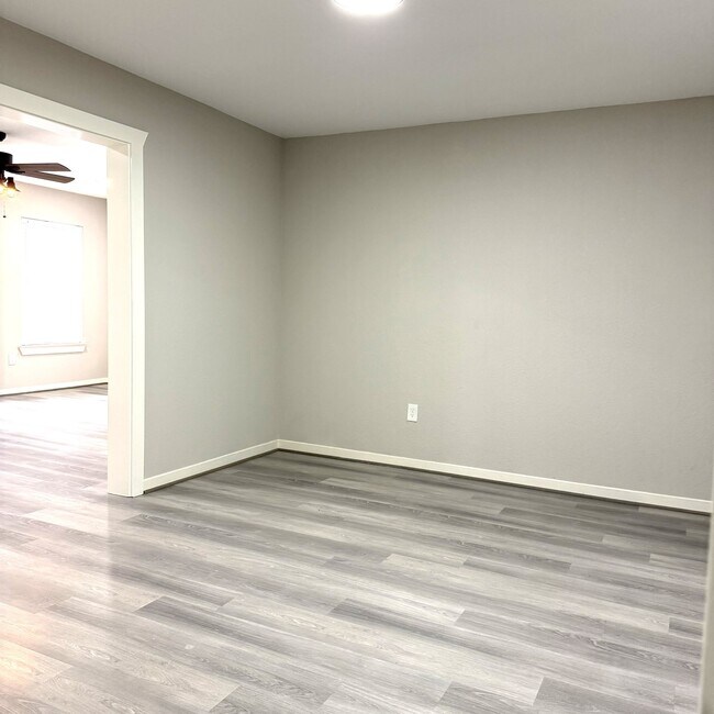 Foto del edificio - 4510 Kingsbury St