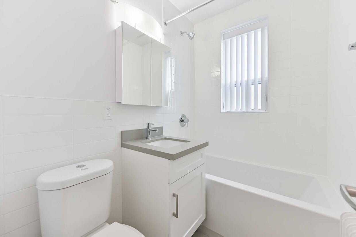 Building Photo - 149 St George St