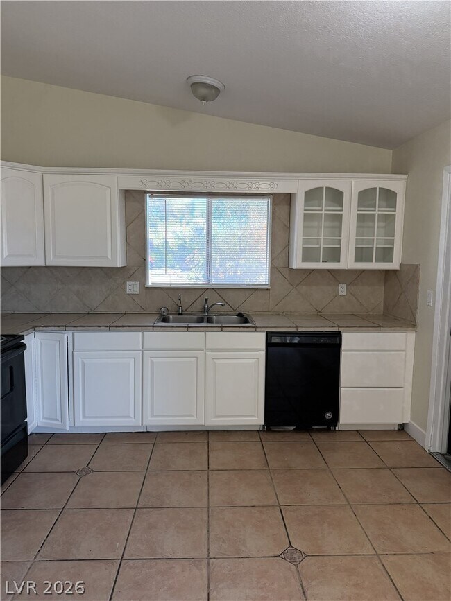 Foto del edificio - 6617 Baywood Ave